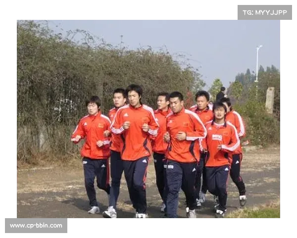 孙杨亮相明星足球赛担任前锋 与马明宇徐云龙肇俊哲组队同场竞技 孙杨亮相明星足球赛担任前锋 与马明宇徐云龙肇俊哲组队同场竞技